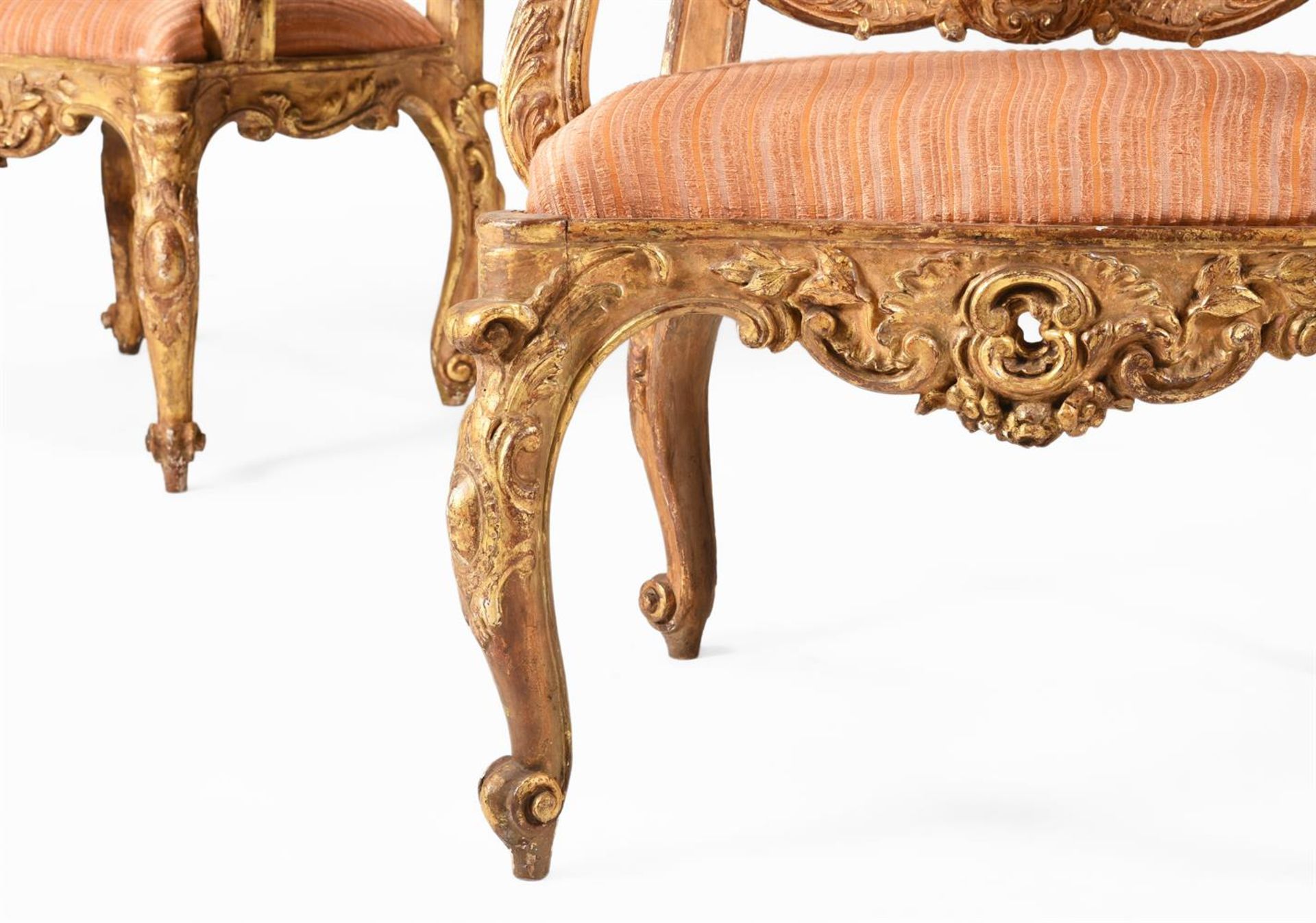 A PAIR OF ITALIAN GILTWOOD 'THRONE' ARMCHAIRS, IN ROCOCO TASTE, PROBABLY VENETIAN, 19TH CENTURY - Bild 3 aus 4