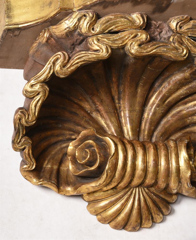 A PAIR OF ITALIAN CARVED GILTWOOD AND WHITE MARBLE WALL BRACKETS, 19TH CENTURY AND LATER - Image 3 of 5