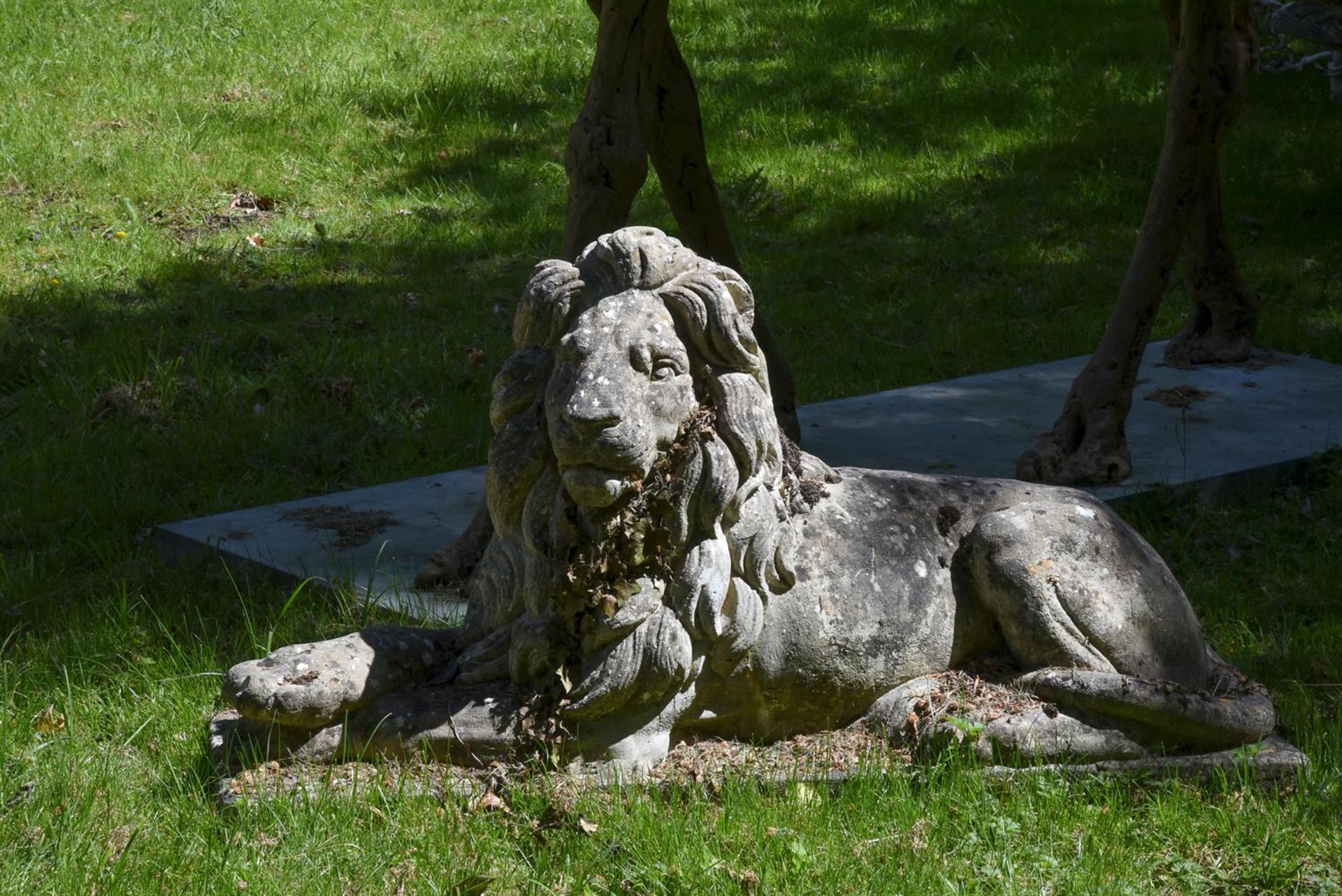 A PAIR OF COMPOSITION STONE MODELS OF RECUMBENT LIONS, AFTER CANOVA, 20TH CENTURY - Image 3 of 3