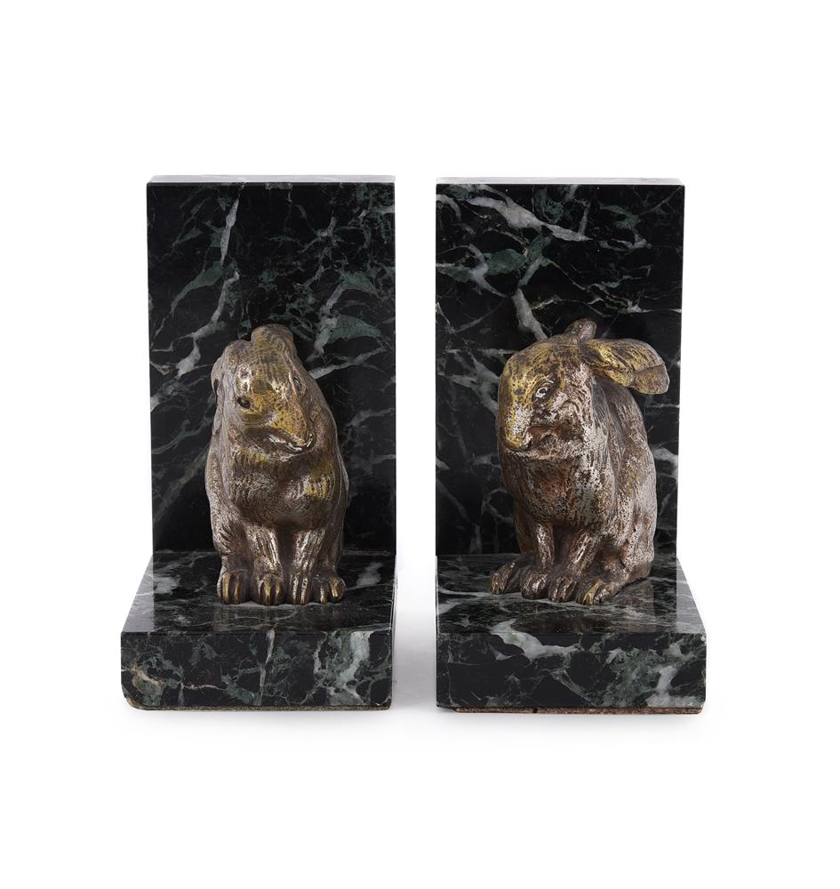 ATTRIBUTED TO OTTENWALD, A PAIR OF ART DECO SILVERED BRONZE AND MARBLE RABBIT BOOKENDS - Image 2 of 5