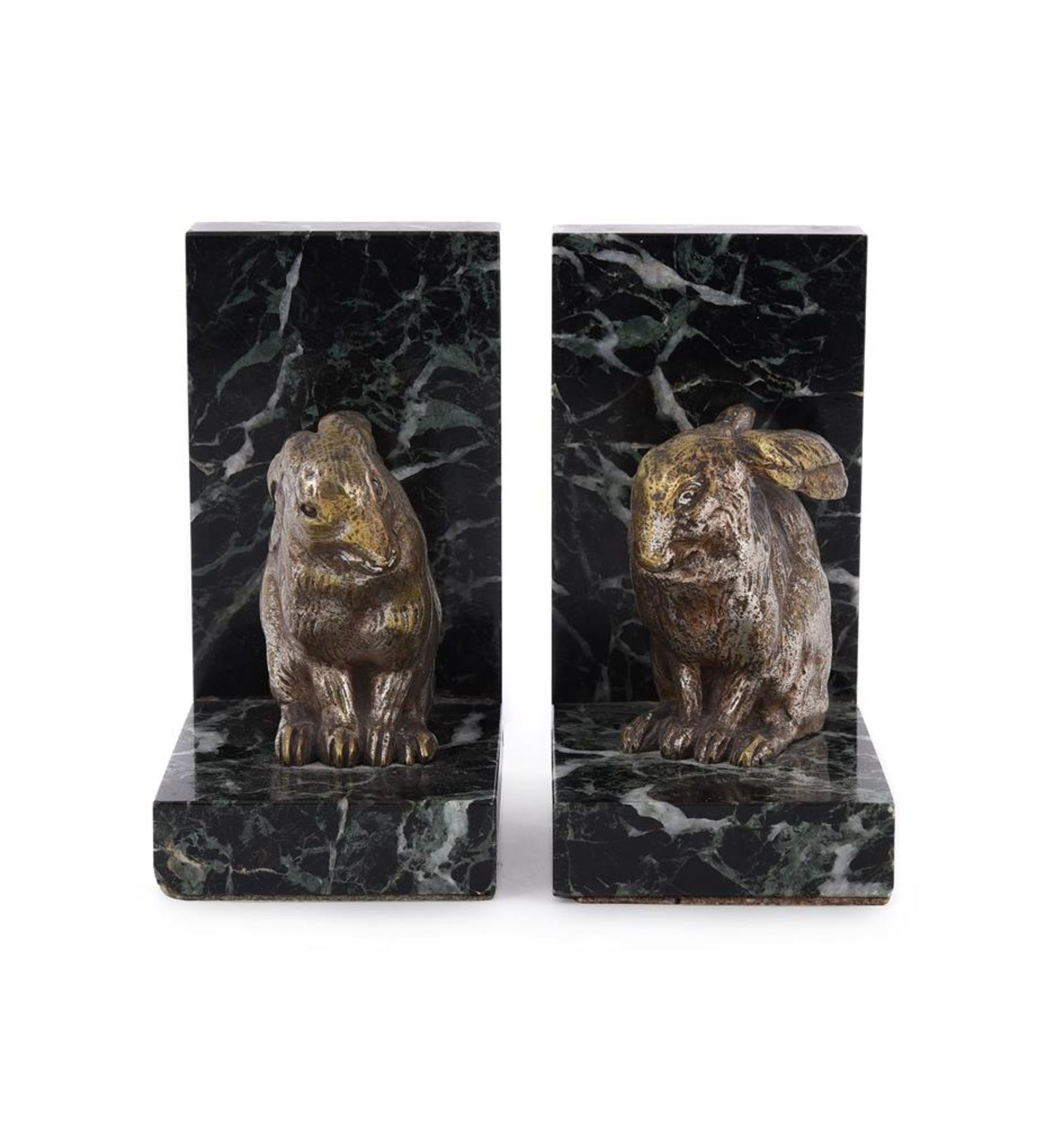 ATTRIBUTED TO OTTENWALD, A PAIR OF ART DECO SILVERED BRONZE AND MARBLE RABBIT BOOKENDS - Bild 2 aus 5