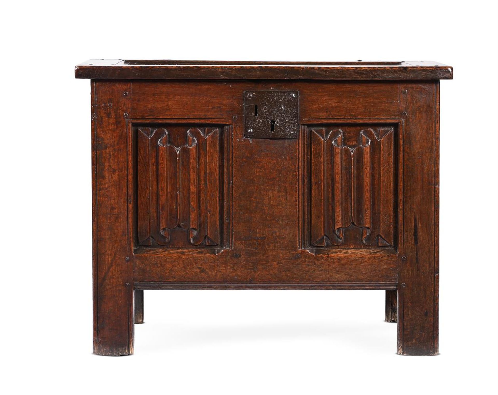 A SMALL ELIZABETHAN OAK COFFER, LATE 16TH OR EARLY 17TH CENTURY - Bild 2 aus 2