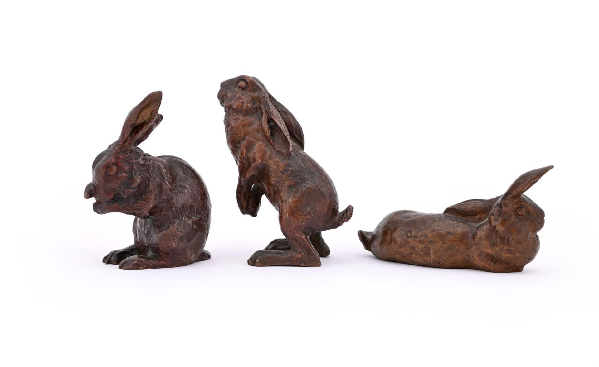 BRENDA PUTNAM (AMERICAN, 1890-1975), A SET OF THREE BRONZE RABBITS - Bild 3 aus 6