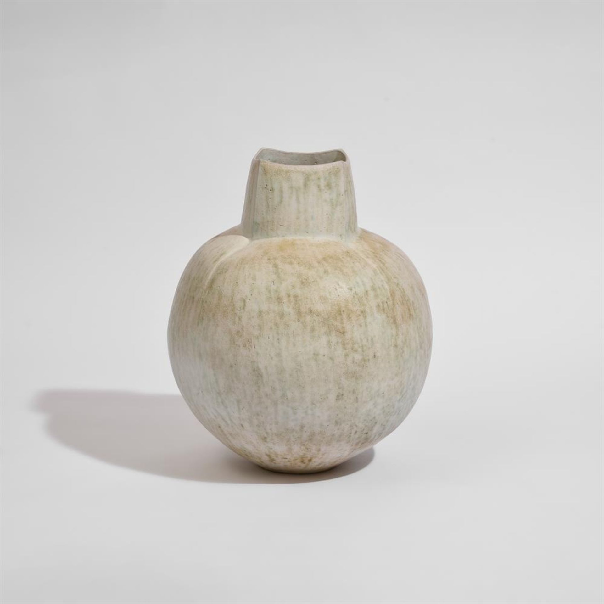 λ JOHN WARD (BRITISH 1938-2023), A GLOBULAR SQUARE NECKED VASE - Image 4 of 5