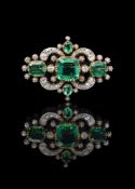 Y A REGENCY EMERALD AND DIAMOND BROOCH