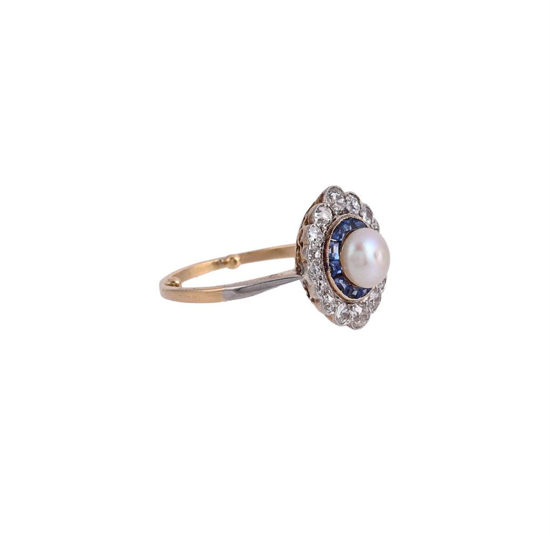 A SAPPHIRE, DIAMOND AND BOUTON PEARL DRESS RING - Bild 2 aus 2