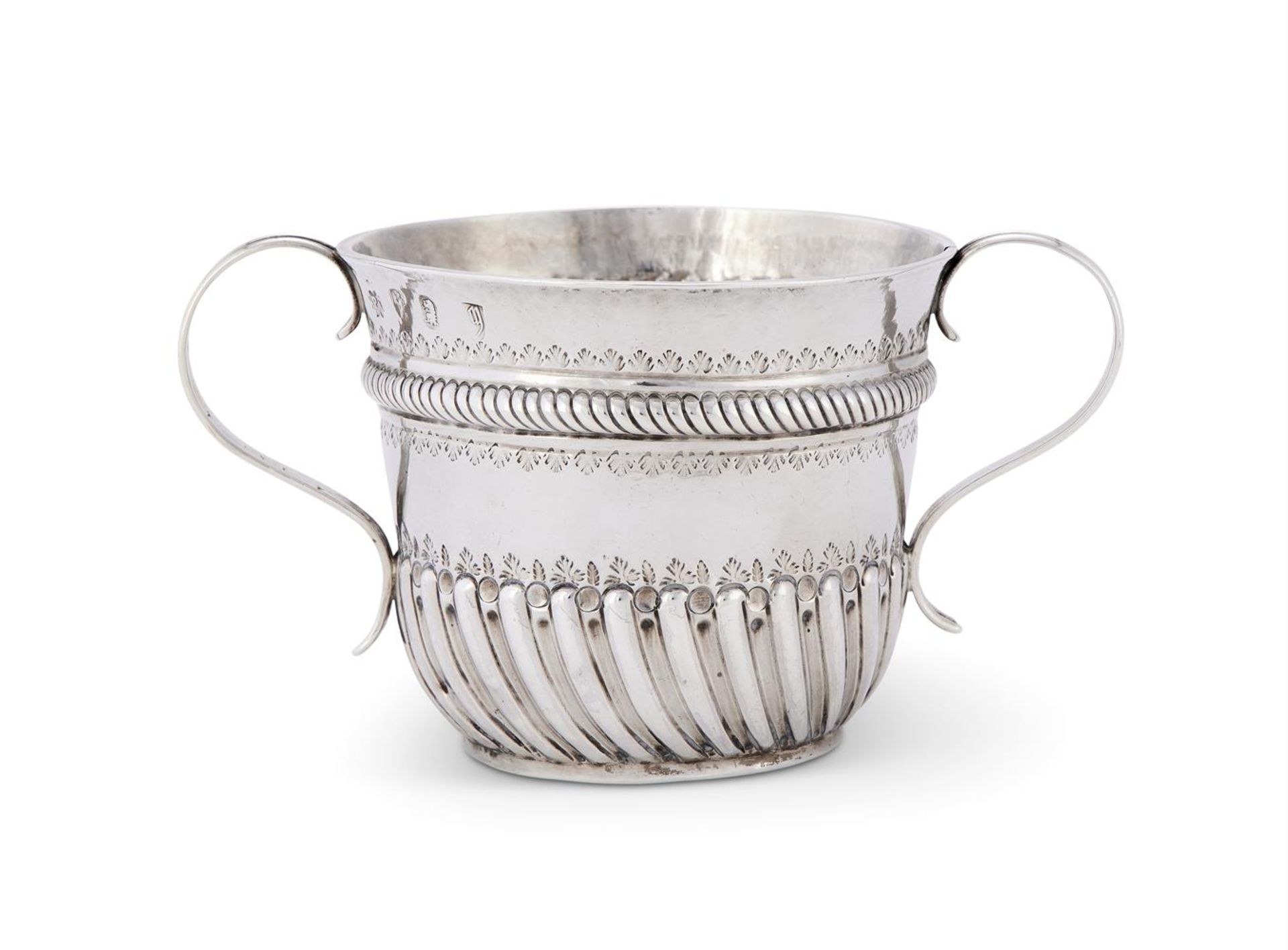 A QUEEN ANNE BRITANNIA STANDARD SILVER TWIN HANDLED PORRINGER