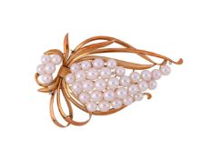 A CULTURED PEARL AND DIAMOND STYLISED GRAPE BUNCH BROOCH/PENDANT