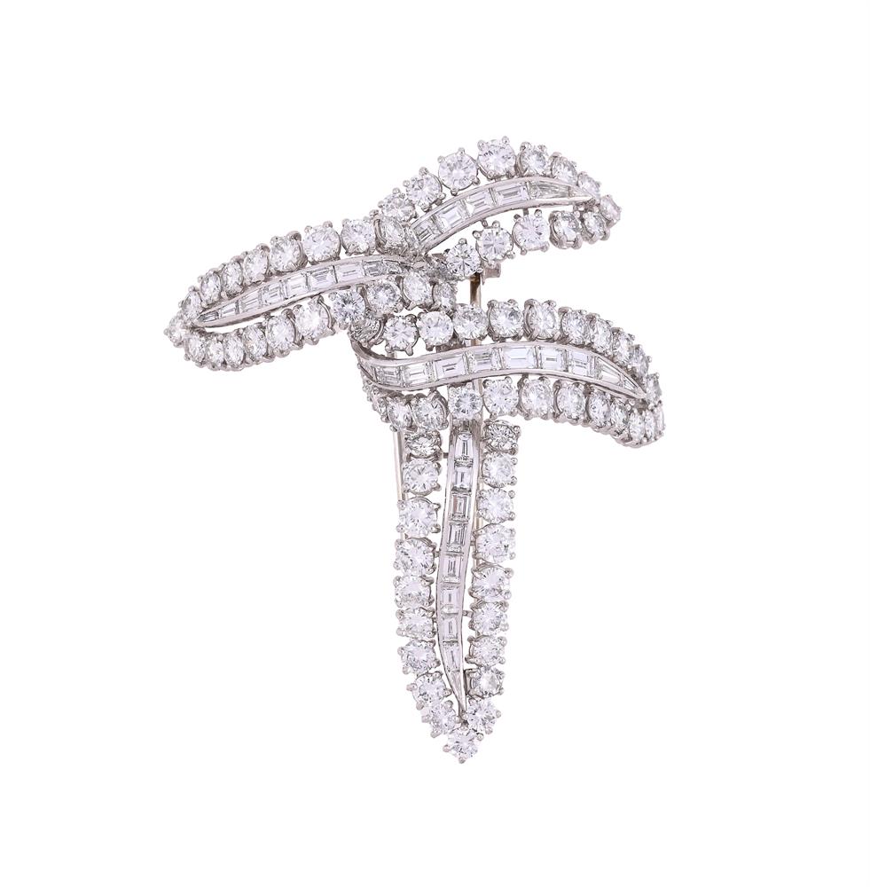 A 1960S DIAMOND CROSSOVER BROOCH - Image 2 of 3