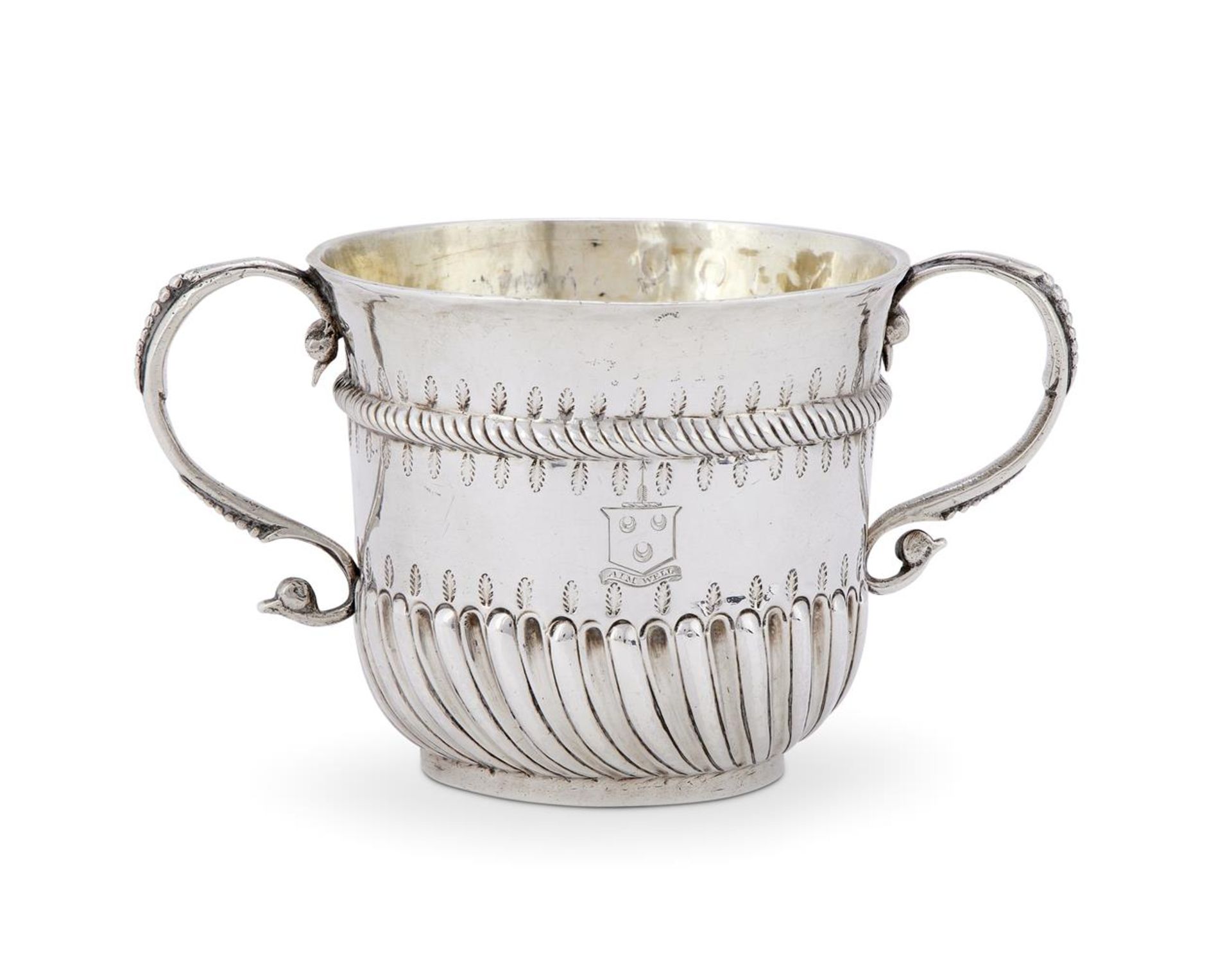 A WILLIAM III BRITANNIA STANDARD SILVER TWIN HANDLED PORRINGER