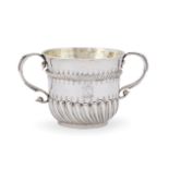 A WILLIAM III BRITANNIA STANDARD SILVER TWIN HANDLED PORRINGER