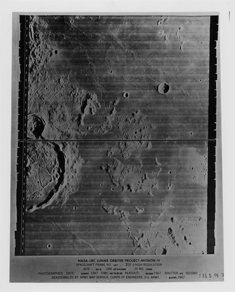 Orbital narrow angle views of the Moon (4 photos), Lunar Orbiter 4, May 1967 - Image 8 of 9