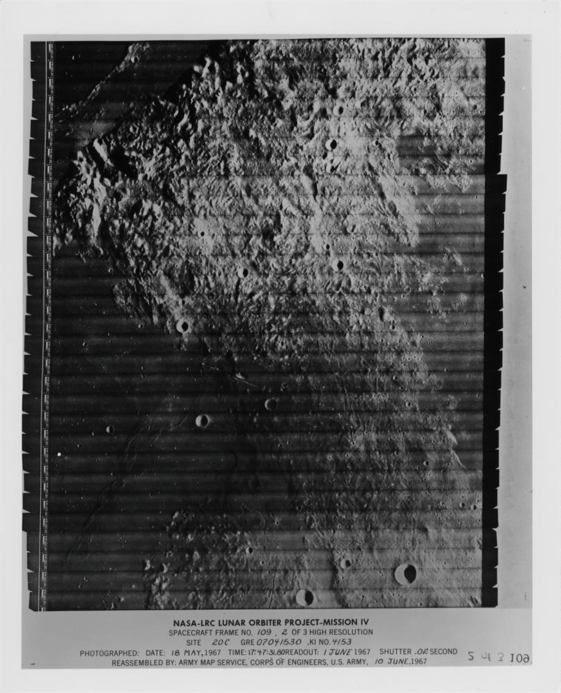 Orbital narrow angle views of the Moon (4 photos), Lunar Orbiter 4, May 1967 - Image 2 of 9