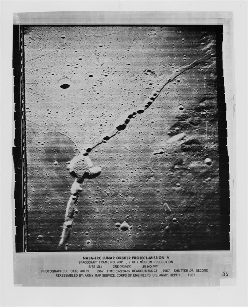 Orbital wide angle views of the Moon (4 photos), Lunar Orbiter 5, August 1967 - Image 4 of 9