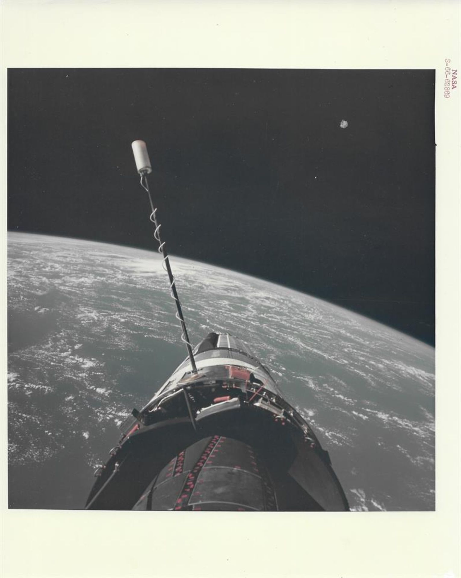 Views of Gemini spacecraft docked with Agena (2 photos), Gemini 11, 12-15 September 1966 - Image 2 of 5