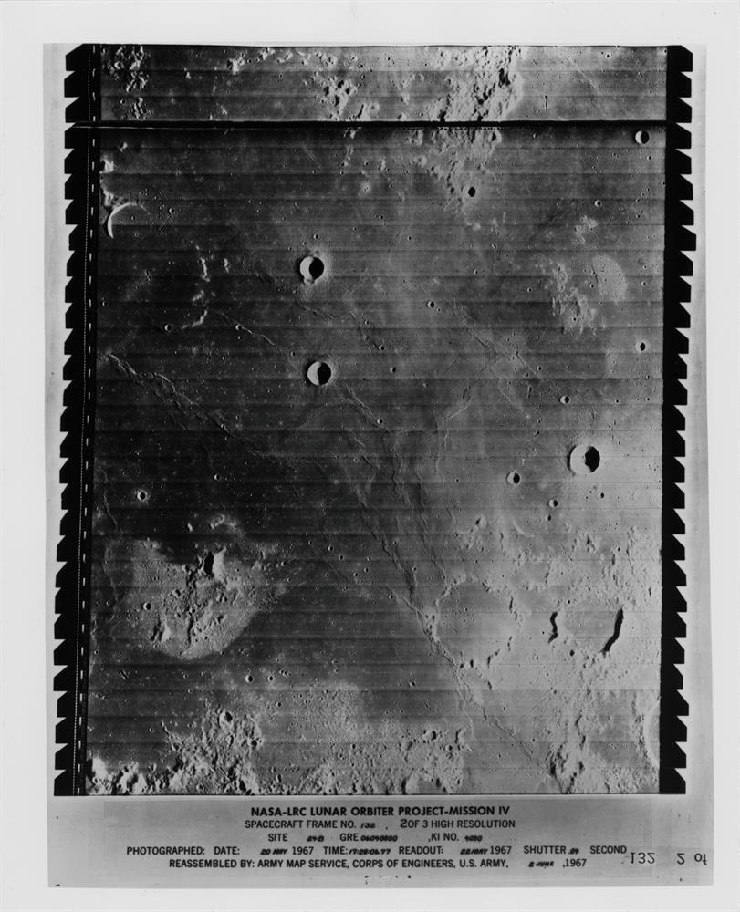 Orbital narrow angle views of the Moon (4 photos), Lunar Orbiter 4, May 1967 - Image 4 of 9