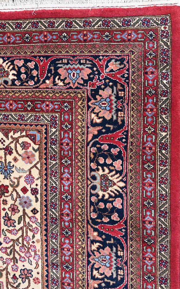 A TABRIZ CARPET - Image 3 of 4