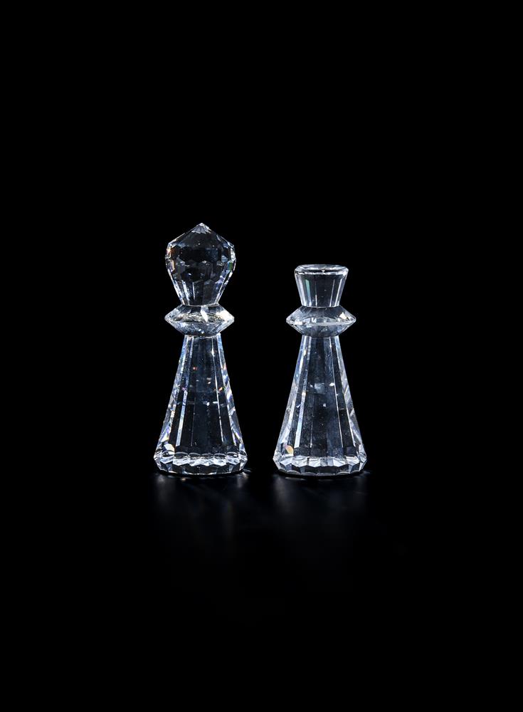 A MODERN SWAROVSKI GLASS CHESS SET - Image 3 of 4