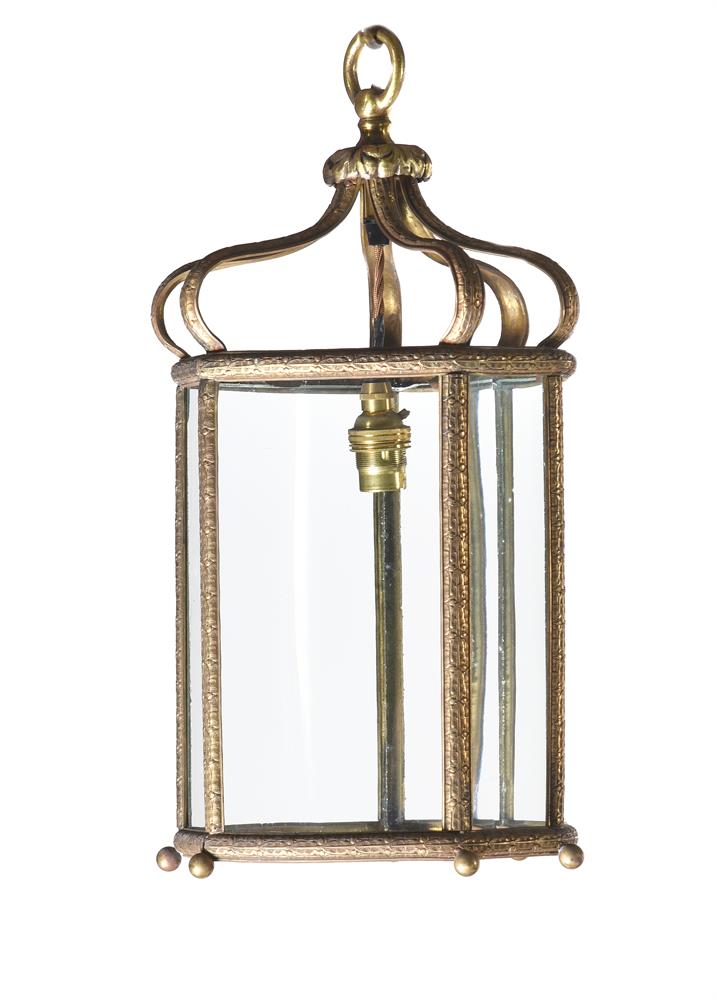 A BRASS LANTERN OF TAPERED FORM - Image 4 of 4