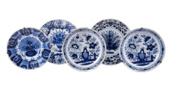 A GROUP OF FIVE VARIOUS DUTCH DELFT BLUE AND WHITE CHARGERS