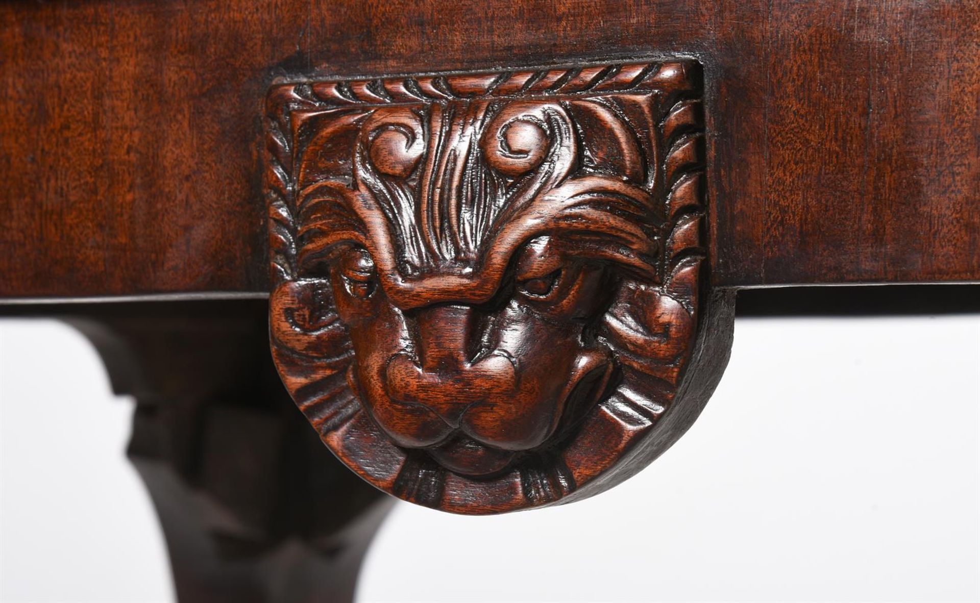 AN MAHOGANY TEA TABLE IN GEORGE III IRISH STYLE - Image 3 of 4