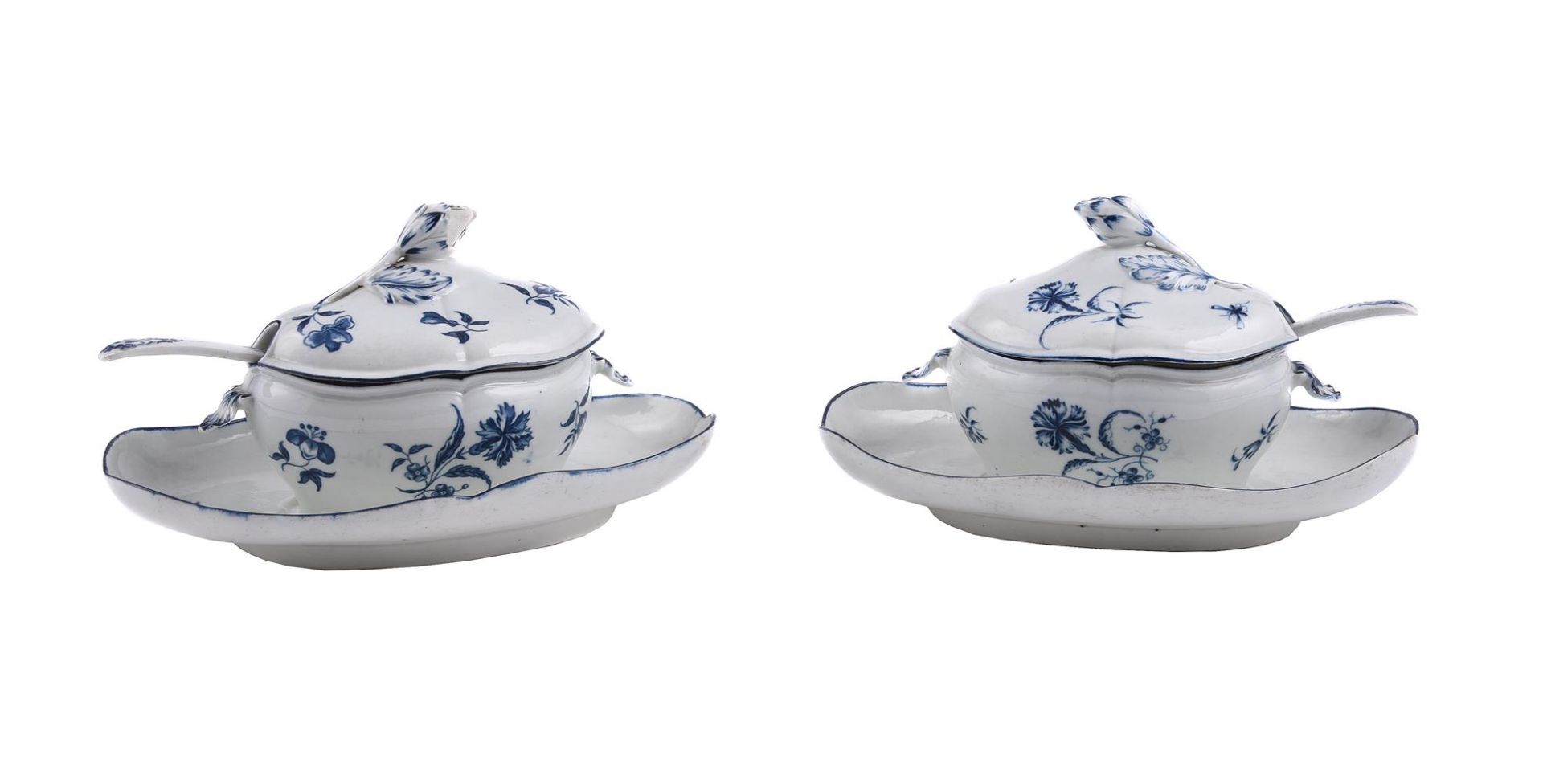 A PAIR OF WORCESTER BLUE AND WHITE SAUCE TUREENS