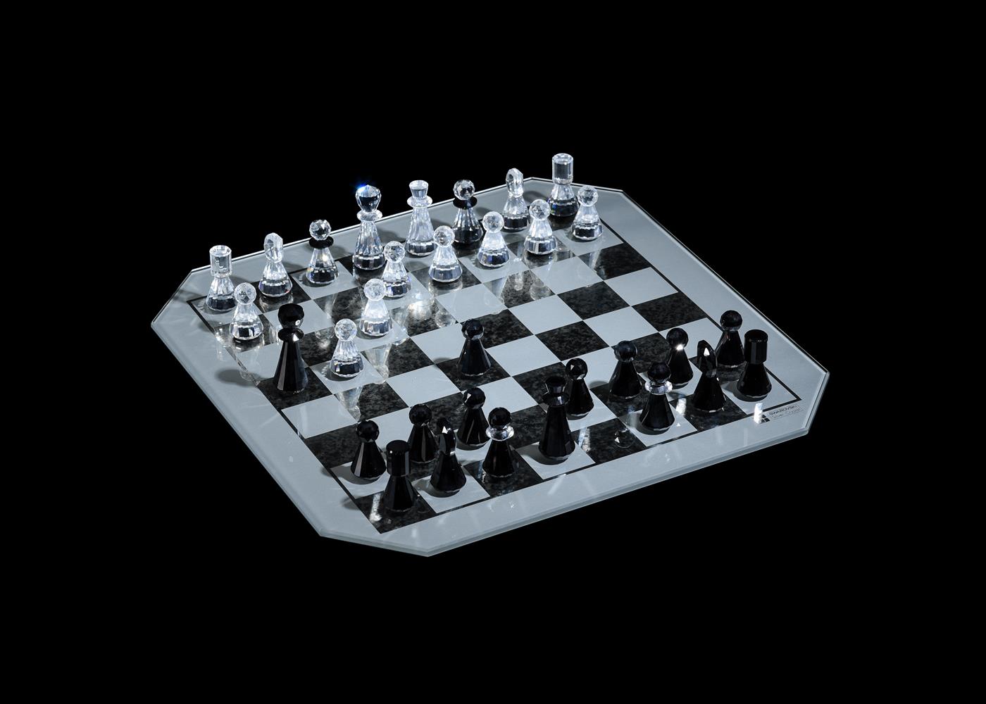 A MODERN SWAROVSKI GLASS CHESS SET - Image 2 of 4