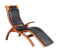 THOMAS MOSER, CHAISE, A CHERRY AND BLACK LEATHER UPHOLSTERED RECLINING ARMCHAIR