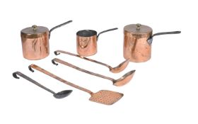 A COLLECTION OF COPPER KITCHEN ITEMS