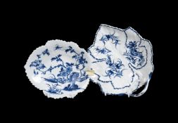 A WORCESTER BLUE AND WHITE LEAF-SHAPED SERVING DISH