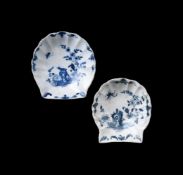A PAIR OF SMALL WORCESTER BLUE ANS WHITE 'ROCK WARBLER' PATTERN SHELL DISHES