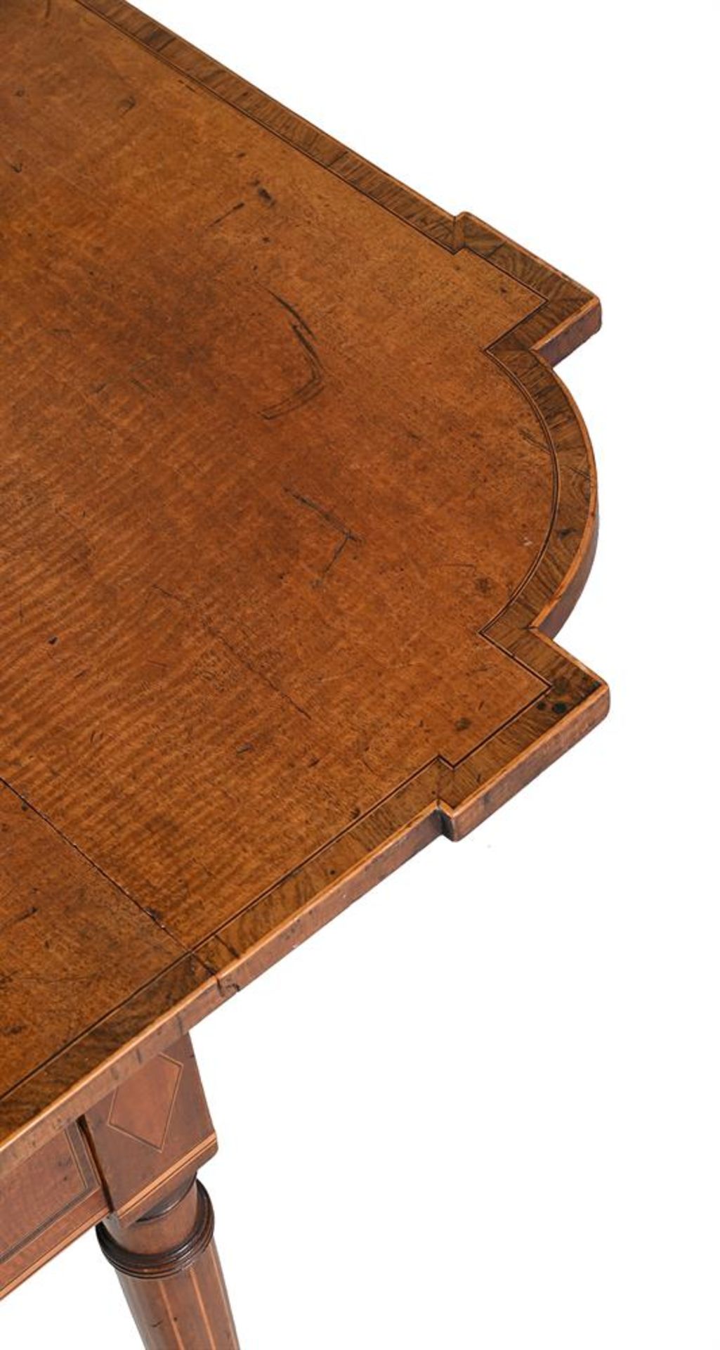 Y A GEORGE III 'FIDDLE BACK' MAHOGANY, ROSEWOOD CROSSBANDED AND LINE INLAID PEMBROKE TABLE - Image 5 of 5