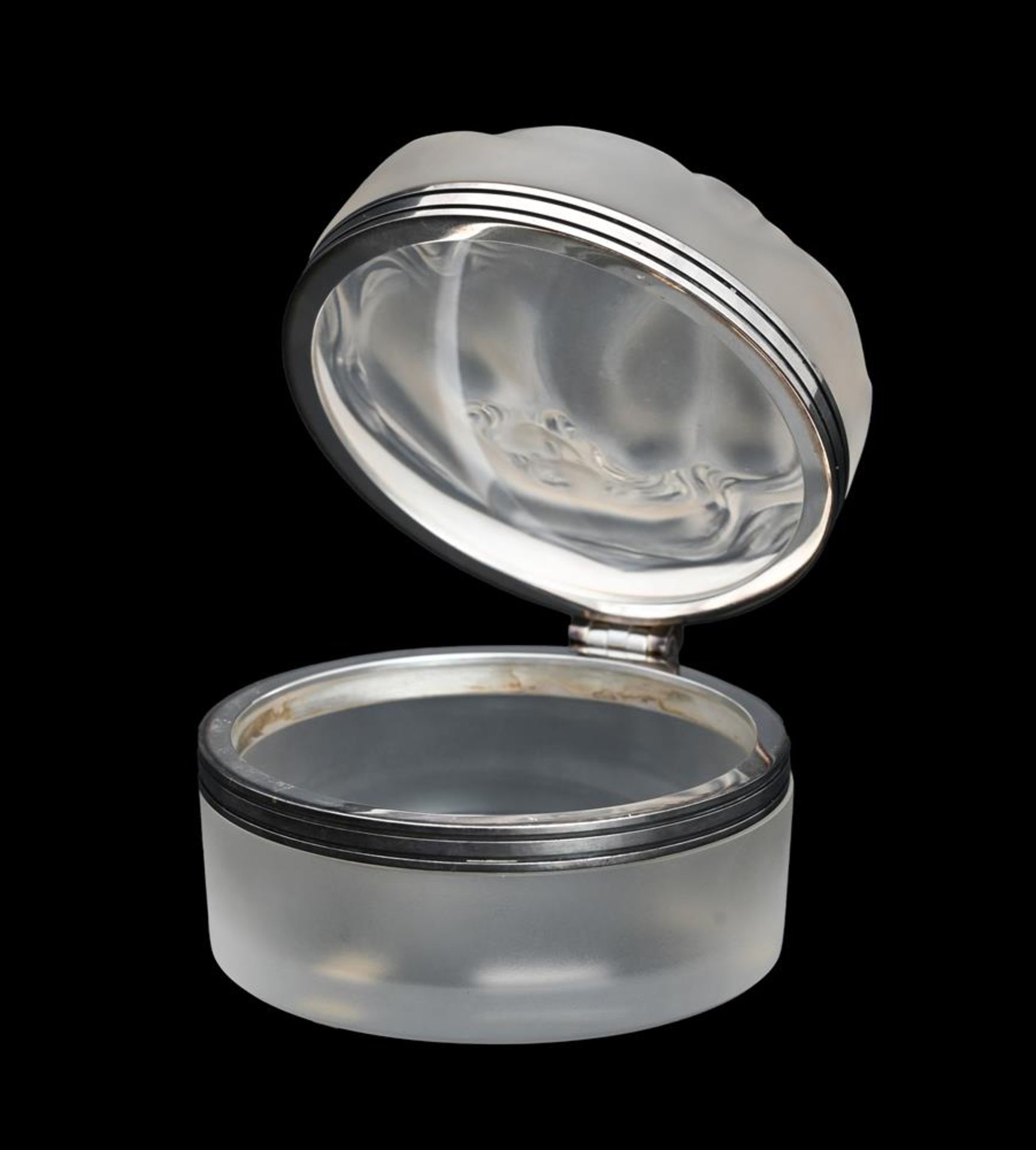 LALIQUE, CRYSTAL LALIQUE, DAPHNE, A CIRCULAR BOX AND HINGED COVER - Image 3 of 3