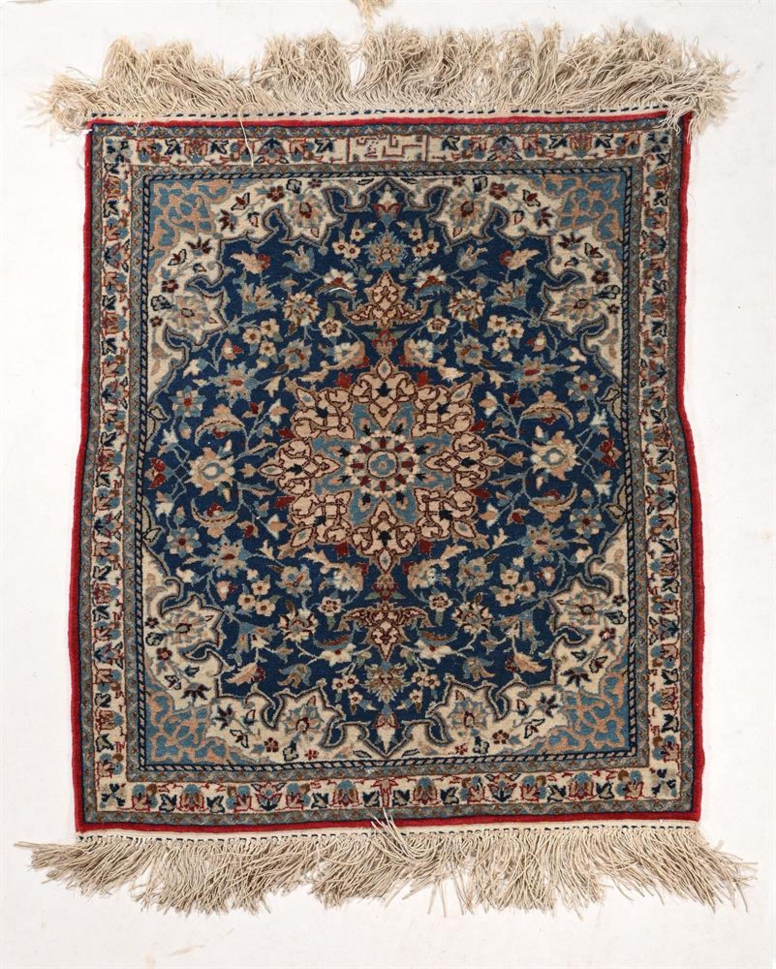 A COLLECTION OF THREE SMALL PERSIAN RUGS - Image 3 of 4
