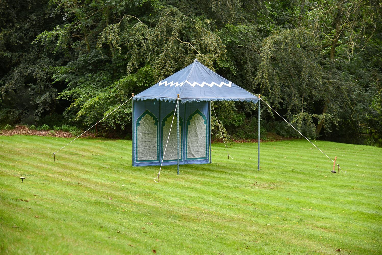 A GREEN AND BLUE SHAMIANA TENT - Image 2 of 6