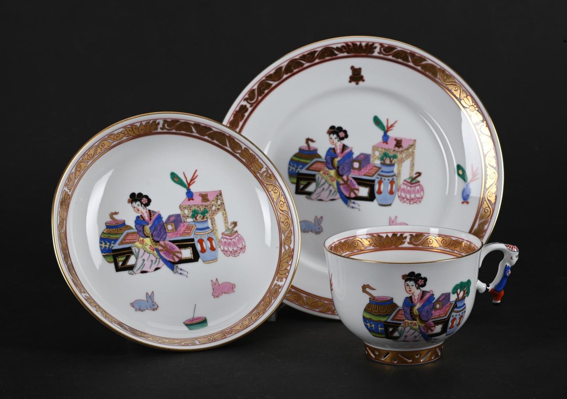 AN ASSEMBLED ORIENTAL 'EMPORER' PART TEA AND COFFEE SERVICE - Image 12 of 19