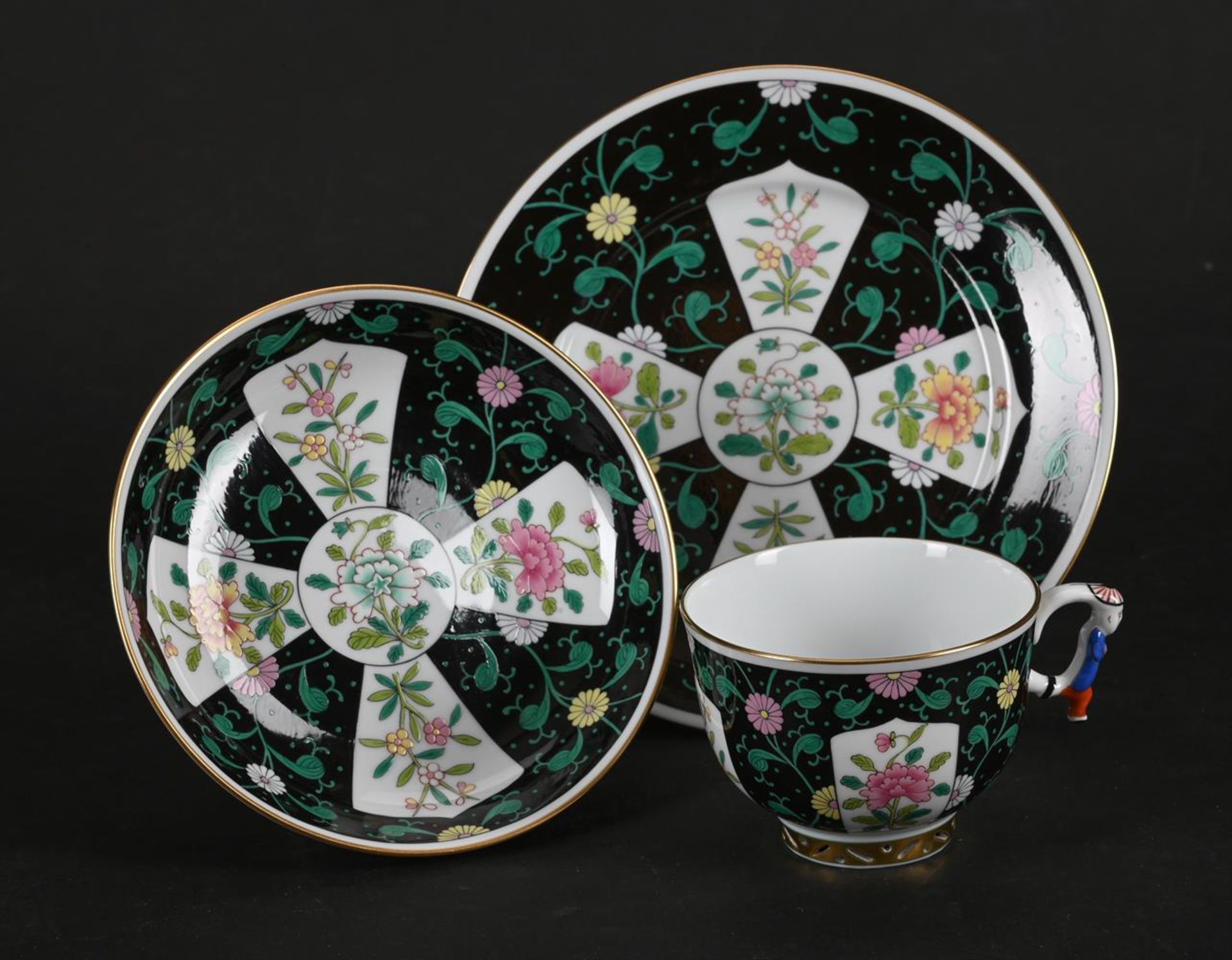 AN ASSEMBLED ORIENTAL 'EMPORER' PART TEA AND COFFEE SERVICE - Image 9 of 19