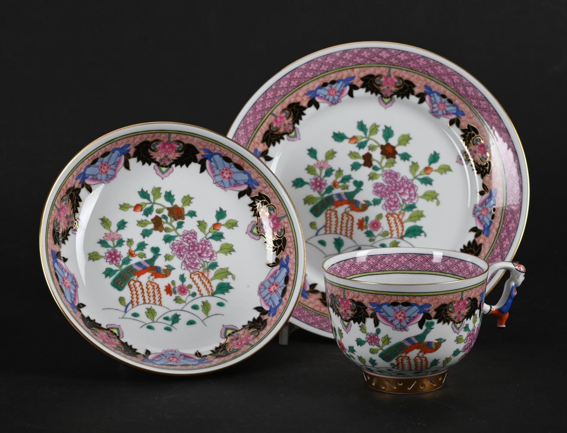 AN ASSEMBLED ORIENTAL 'EMPORER' PART TEA AND COFFEE SERVICE - Image 18 of 19
