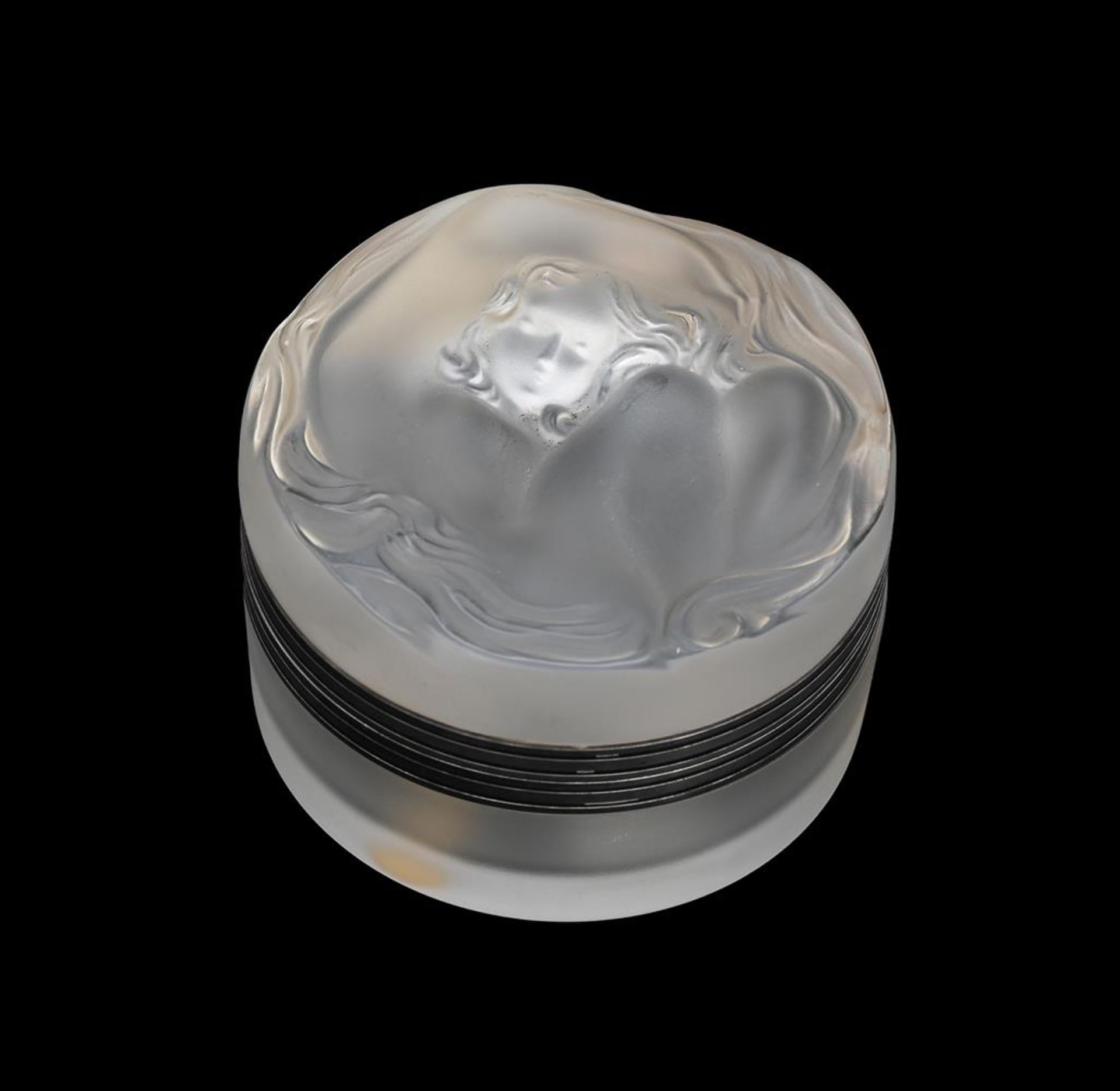 LALIQUE, CRYSTAL LALIQUE, DAPHNE, A CIRCULAR BOX AND HINGED COVER - Image 2 of 3