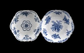 A WORCESTER BLUE AND WHITE JUNKET DISH
