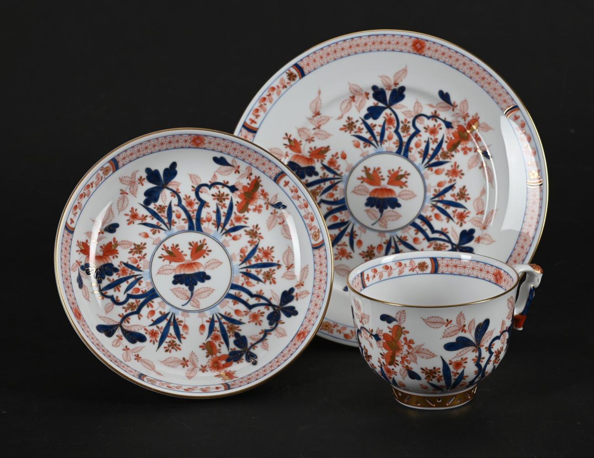 AN ASSEMBLED ORIENTAL 'EMPORER' PART TEA AND COFFEE SERVICE - Image 8 of 19