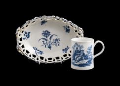 A WORCESTER BLUE AND WHITE PRINTED 'GILLIFLOWER' PATTERN PIERCED OVAL BASKET