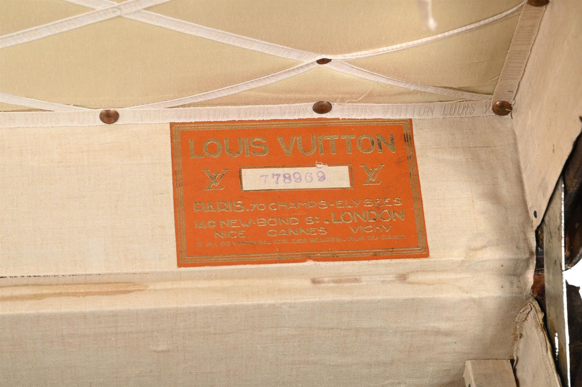 LOUIS VUITTON, A MONOGRAMMED COATED CANVAS HARD TRAVELLING TRUNK - Image 3 of 4