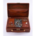 A COLLECTION OF VARIOUS SILVER SET AND COSTUME JEWELLERY ITEMS