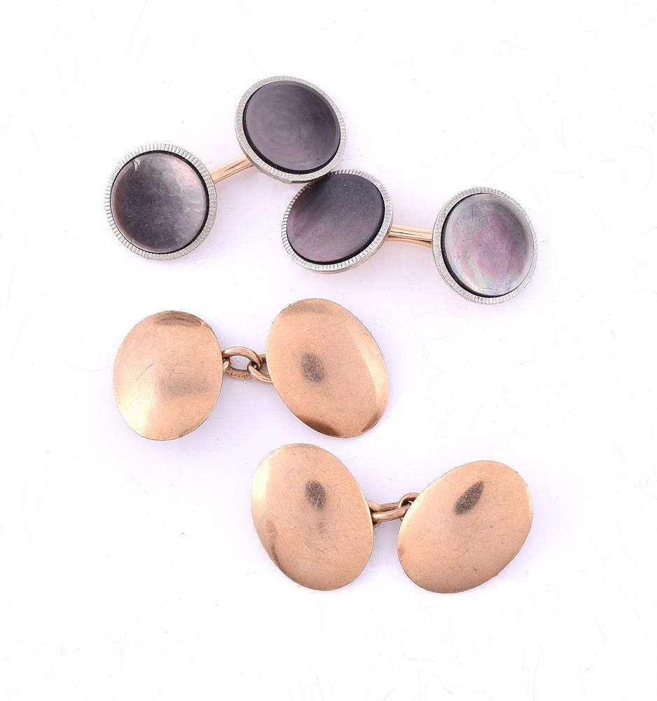 Y A PAIR OF 9 CARAT GOLD OVAL CUFFLINKS, LONDON 1911
