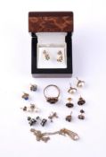 A COLLECTION OF 9 CARAT GOLD AND OTHER JEWELLERY