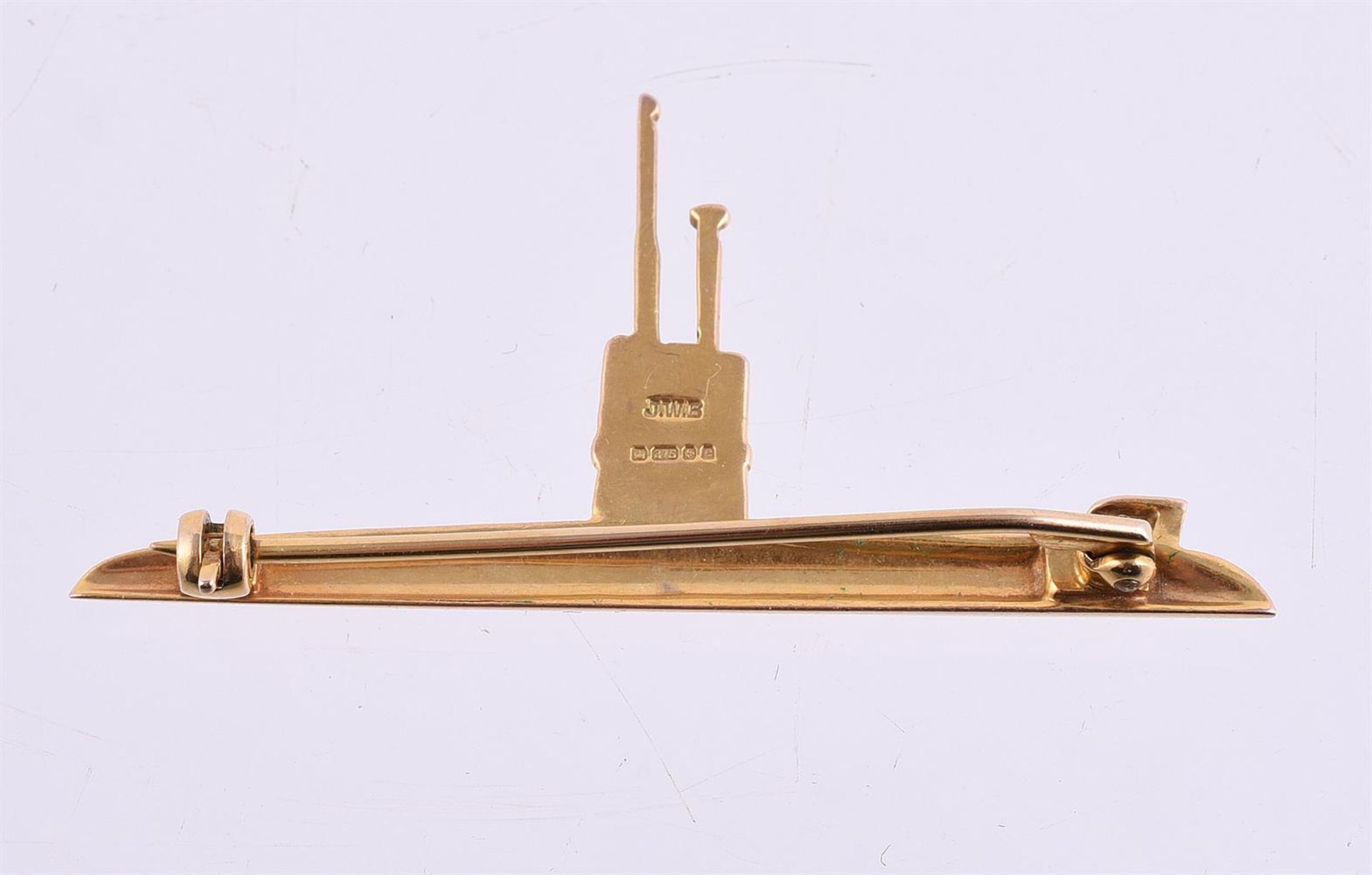 NAVAL INTEREST, JOHN WILLIAM BARRETT, A 9 CARAT GOLD ATTACK SUBMARINE BROOCH, BIRMINGHAM 1977 - Bild 2 aus 2