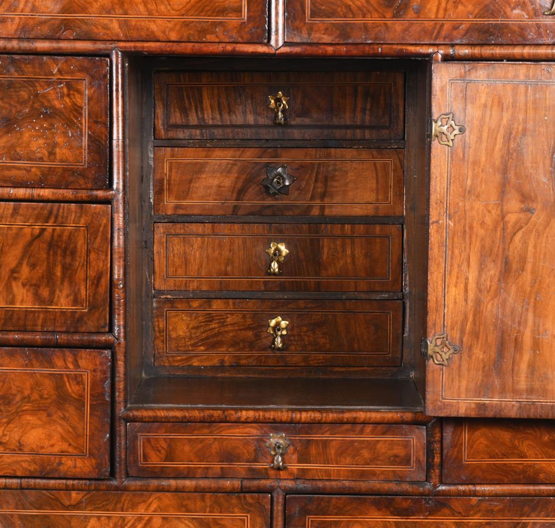 A QUEEN ANNE WALNUT CABINET ON CHEST, CIRCA 1710 - Image 3 of 4