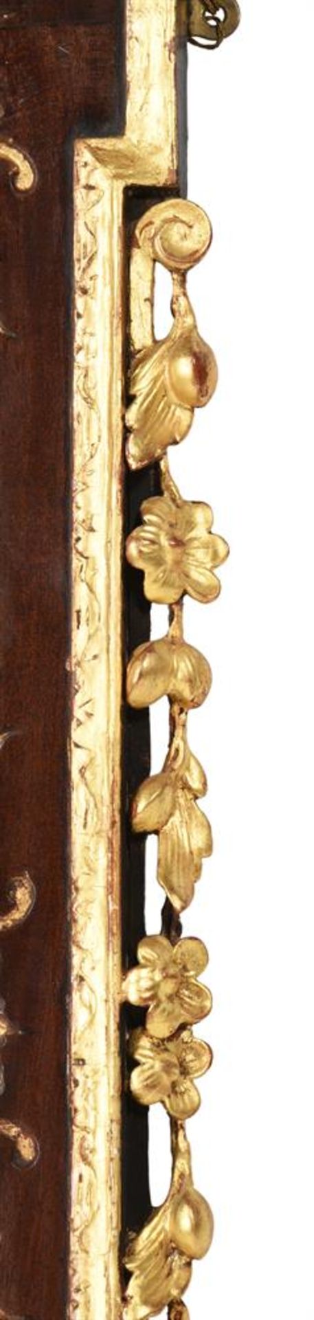 A GEORGE II MAHOGANY AND PARCEL GILT WALL MIRROR, CIRCA 1740 - Image 3 of 4