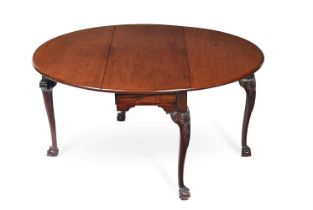 A GEORGE II MAHOGANY DROP LEAF DINING TABLE, CIRCA 1750